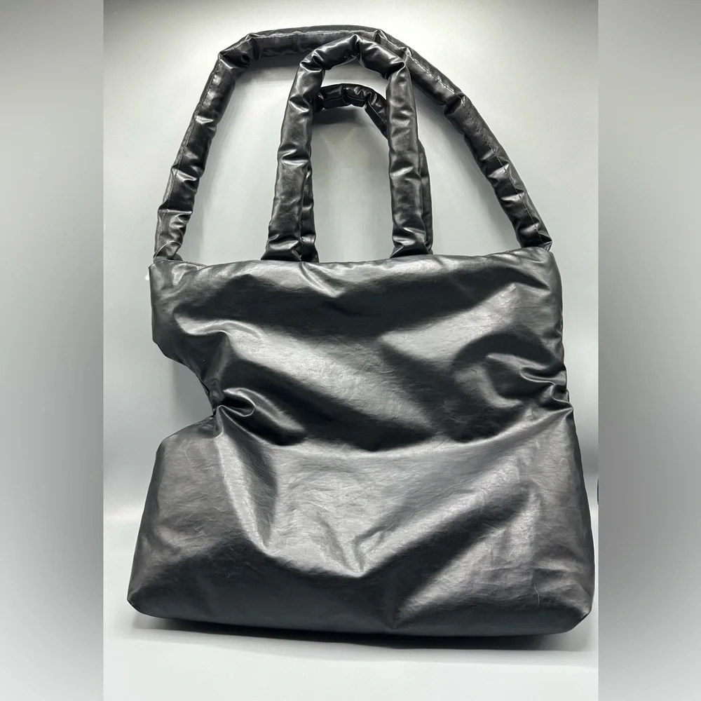 KASSL EDITIONS Pillow Puffy Oil Black Dog Carrier Bag